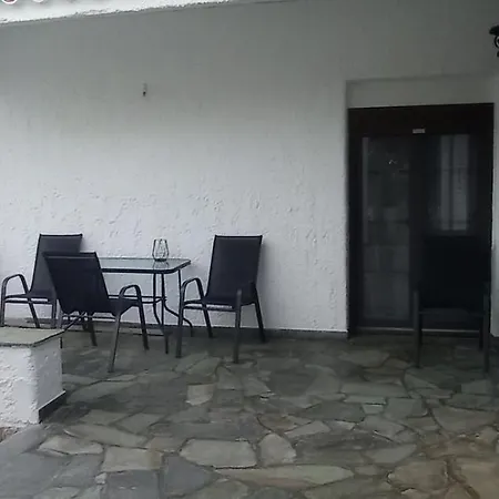 Christina's White House * Alinda (Leros)
