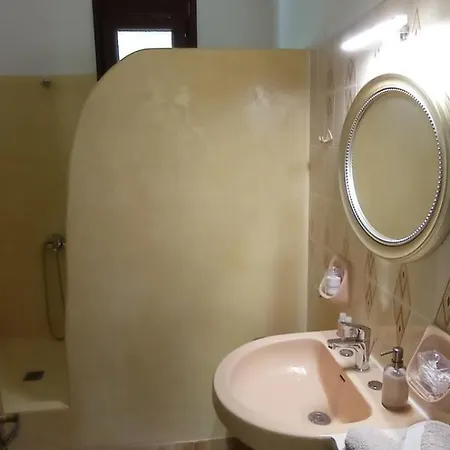דירה Christina's White House אלינדה
