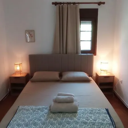 Christina's White House * Alinda (Leros)